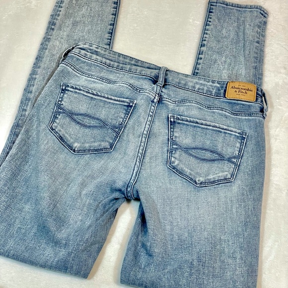 Abercrombie and Fitch light wash, skinny jeans - Picture 8 of 9